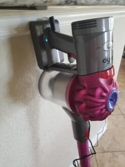 Dyson V7 Motorhead Cordless Stick Vacuum Cleaner, Fuchsia (227591-01) -Small Appliance Store 91NAfESlkNL. AC SL1500
